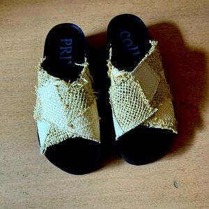 Collection Privee size 7 raffia slip on sandals